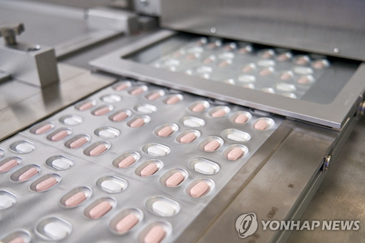 이탈리아 아스콜리에서 생산되는 팍스로비드의 모습. 연합뉴스 제공