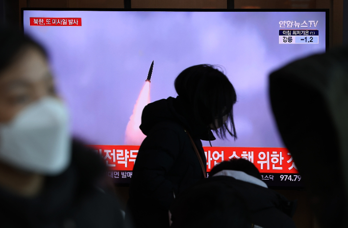 [속보]합참 "북한, 동해상으로 미상 발사체 발사"