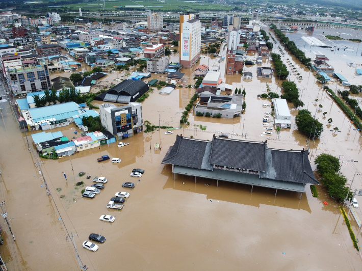 2020년 8월 섬진강댐 홍수로 구례읍이 물에 잠긴 모습. 구례군 제공
