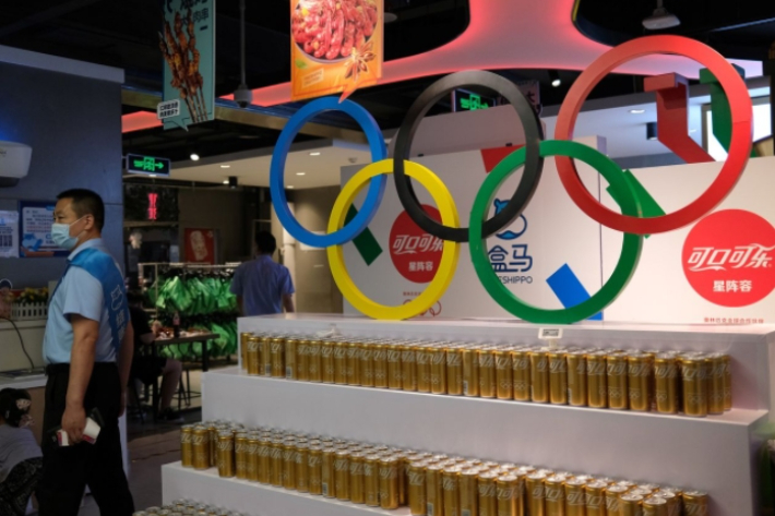 작년 베이징의 한 슈퍼마켓의 코카콜라 상품 진열 모습. WSJ 캡처