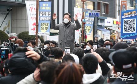 의정부 시민들에게 지지 호소하는 이재명 대선후보