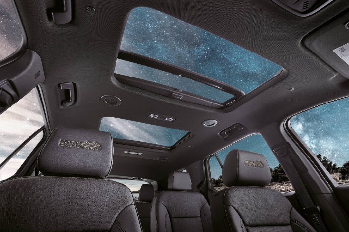 쉐보레 2022 트래버스 하이컨트리 스카이스케이프 듀얼 패널 선루프. 한국GM 제공