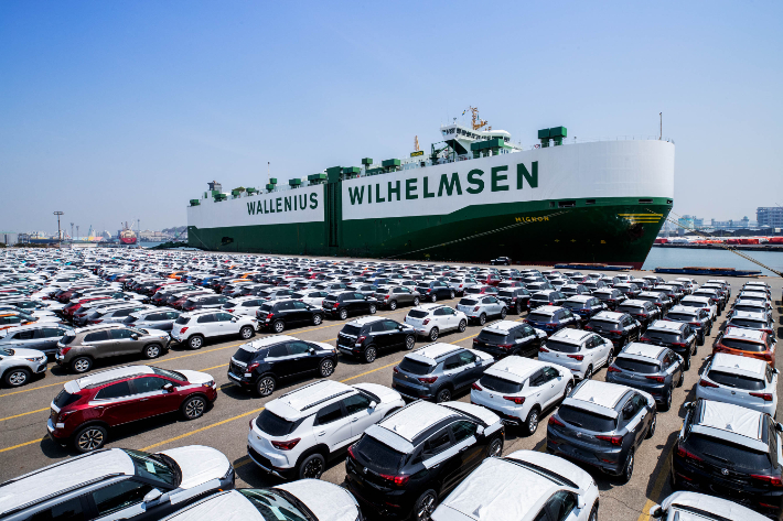 한국지엠의 글로벌 브랜드 쉐보레는 트레일블레이저가 지난해 국내 완성차 수출 2위를 차지했다고 28일 밝혔다. 한국지엠 제공