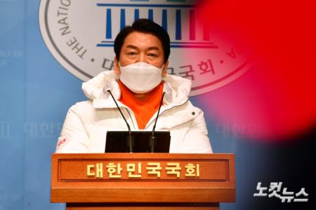 안철수, 이재명-윤석열 양자 토론 규탄하며 긴급 기자회견
