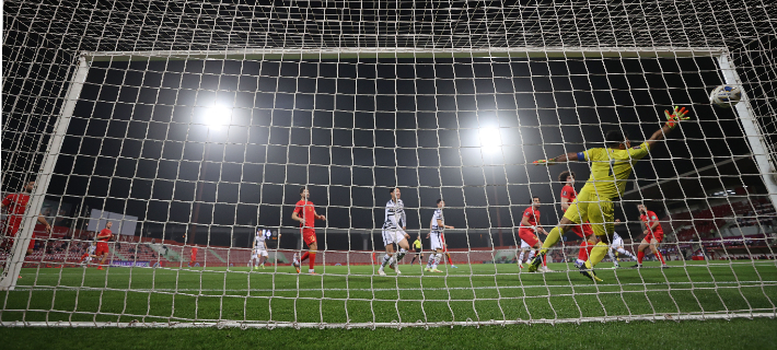 골망 가르는 권창훈의 추가 골     (두바이=연합뉴스) 김인철 기자 = 1일(현지시간) 아랍에미리트(UAE) 두바이의 라시드 스타디움에서 열린 2022 국제축구연맹(FIFA) 카타르 월드컵 아시아 최종예선 8차전 대한민국과 시리아의 경기. 권창훈이 골을 넣고 있다. 2022.2.2     yatoya@yna.co.kr (끝)   연합뉴스