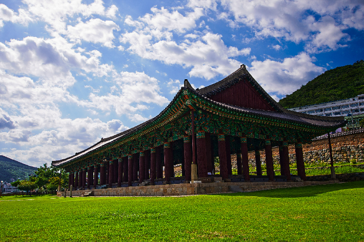  여수시는 2023년 말 진남관 관람이 가능할 것이라고 밝혔다. 사진은 해체 전 진남관의 모습. 여수시 제공