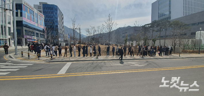 창원한마음병원 선별진료소 북새통. 독자 제공