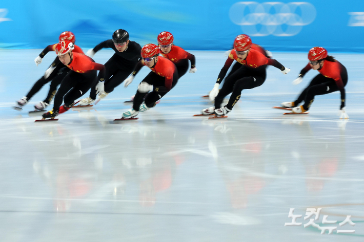 1일 중국 베이징 캐피털 실내 경기장에서 2022 베이징 동계올림픽 참가하는 중국 쇼트트랙 대표팀이 훈련하고 있다. 베이징(중국)=박종민 기자