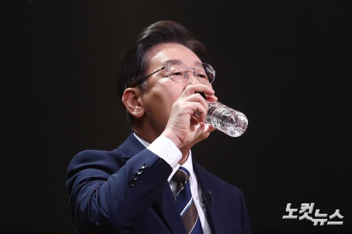 물마시는 이재명 후보