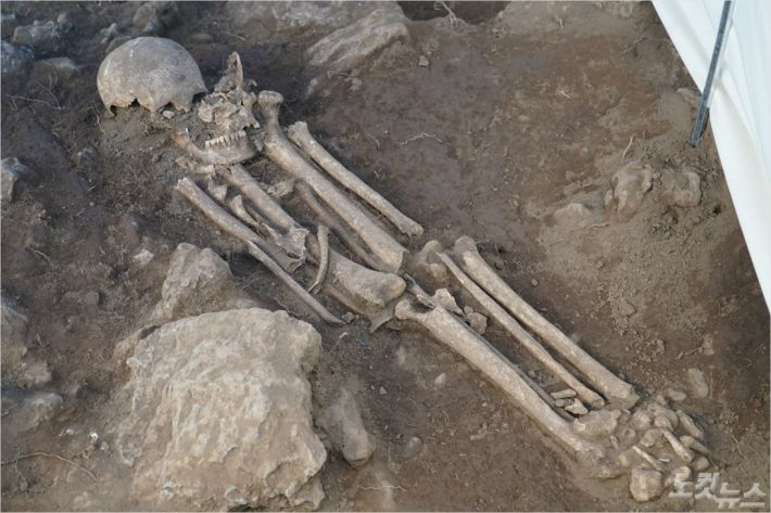 제주국제공항 활주로 인근에서 발견된 4.3유해. 고상현 기자