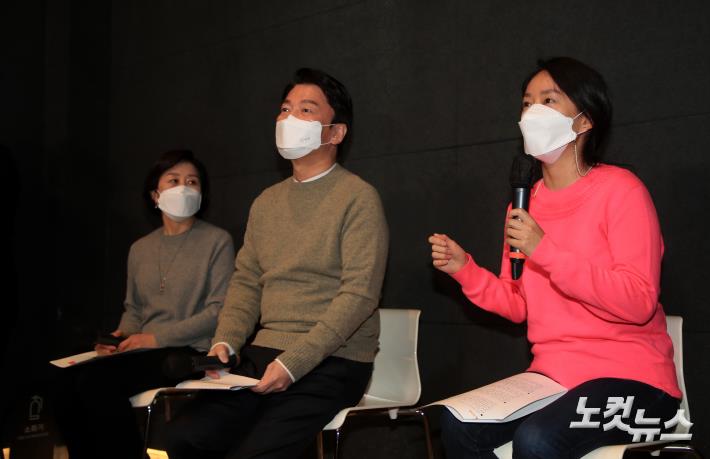 나란히 앉은 안철수 후보 가족