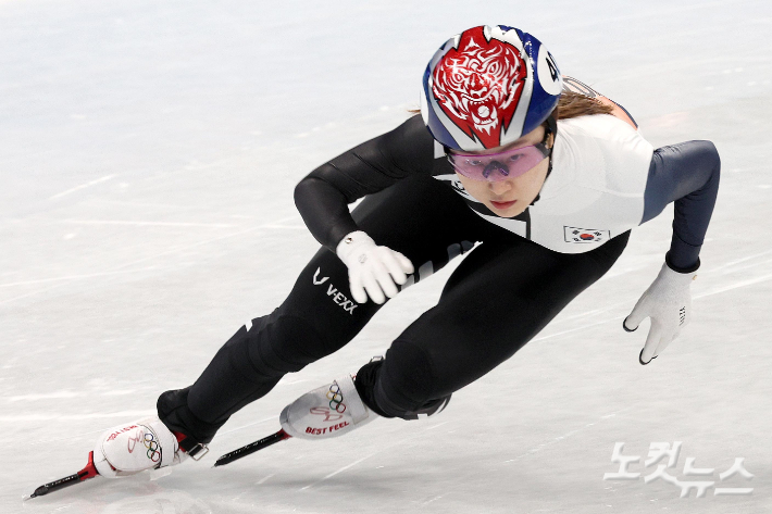 5일 중국 베이징 캐피털 인도어 스타디움에서 열린 여자 쇼트트랙 500m 예선전에서 최민정이 역주하고 있다. 베이징(중국)=박종민 기자