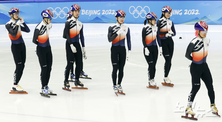 곽윤기(오른쪽)와 쇼트트랙 국가대표 선수들. 베이징(중국)=박종민 기자