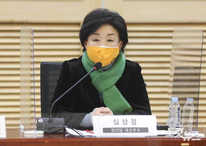 토론회 발언하는 심상정 대선후보