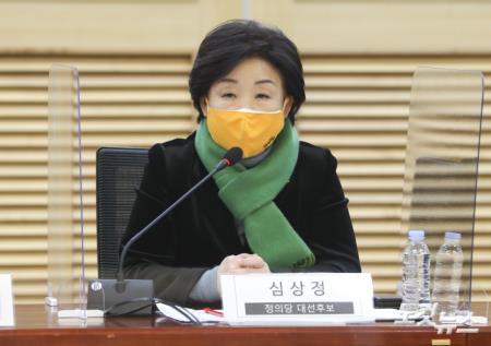 토론회 발언하는 심상정 대선후보