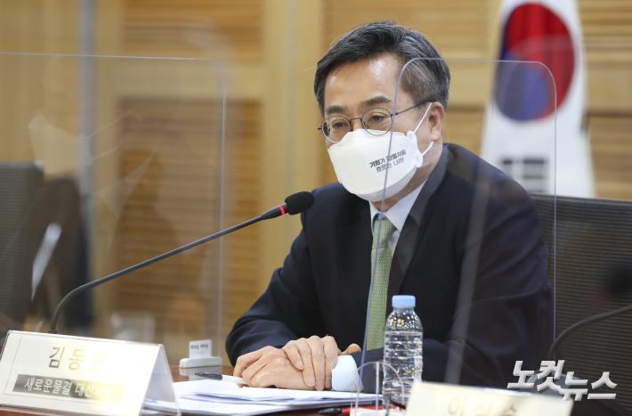 토론회 발언하는 김동연 대선후보