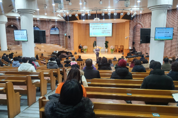 7일, 서울 광진구 시민교회에서 진행된 고신총회 70일 특별새벽기도회. 70일 특별새벽기도회는 교단에서 제작한 묵상집을 통해 각 교회별로 진행된다. 