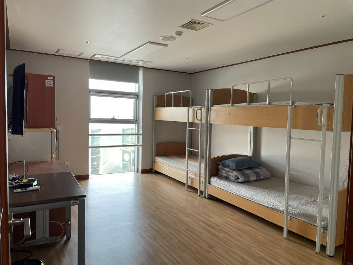 창원축구센터에 마련된 창원형 안심숙소. 창원시 제공