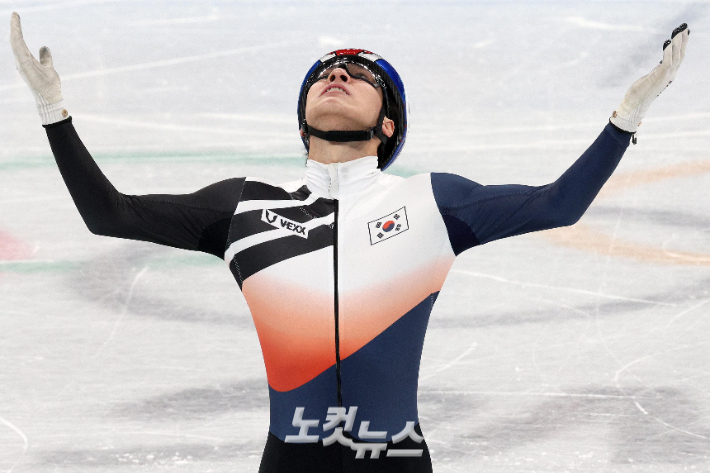 9일 중국 캐피털 인도어 스타디움에서 열린 2022 베이징동계올림픽 쇼트트랙 남자 1500m에서 금메달을 획득한 황대헌이 기뻐하고 있다. 베이징(중국)=박종민 기자