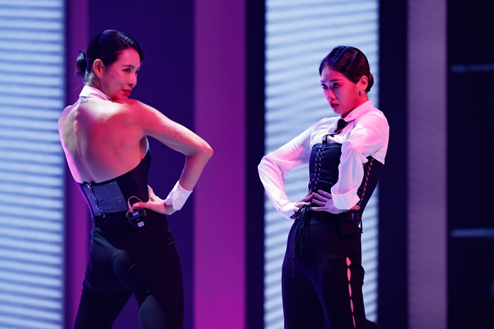 현쥬니는 메인 댄서 미션에서 가희와 팀을 이뤄 보깅 댄스를 선보였고 1위를 차지했다. tvN 제공