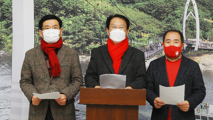 왼쪽부터 정성엽, 송인헌, 이준경씨. 독자제공