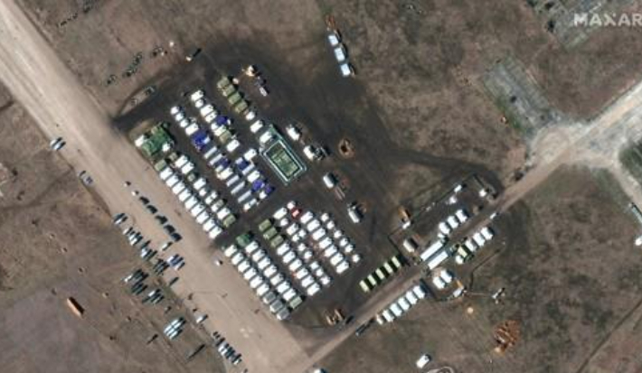 크림반도 노보오제르노예의 비행장에 새로 설치된 군 막사를 포착한 위성사진. 연합뉴스