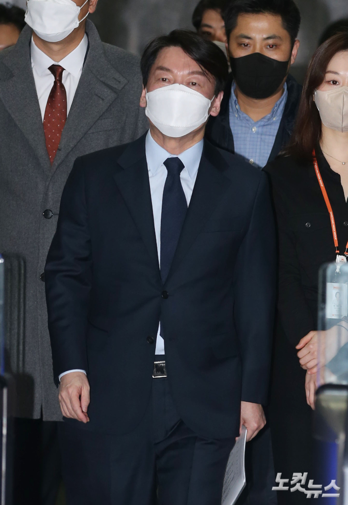 국민의당 안철수 대선 후보가 11일 오후 서울 중구 매경미디어센터에서 열린 한국기자협회 주최·방송 6개사 공동 주관 '2022 대선후보 초청 토론'에 참석하고 있다. 국회사진취재단