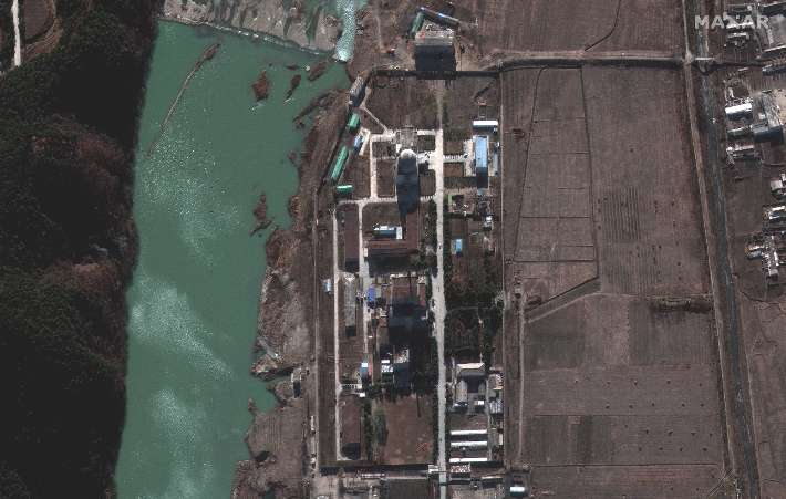 북한이 영변 핵시설의 5MW(메가와트) 원자로를 가동 중이라는 흔적이 상업 위성사진을 통해 추가로 포착됐다고 미국 북한전문매체 38노스가 지난해 11월 24일(현지시간) 전했다. Maxar 제공