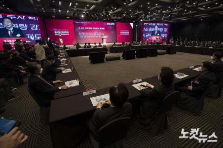 국민의힘 윤석열 대선후보가 14일 오후 서울 영등포구 중소기업중앙회에서 열린 '중소기업 정책비전 발표'에서 발언을 하고 있다.