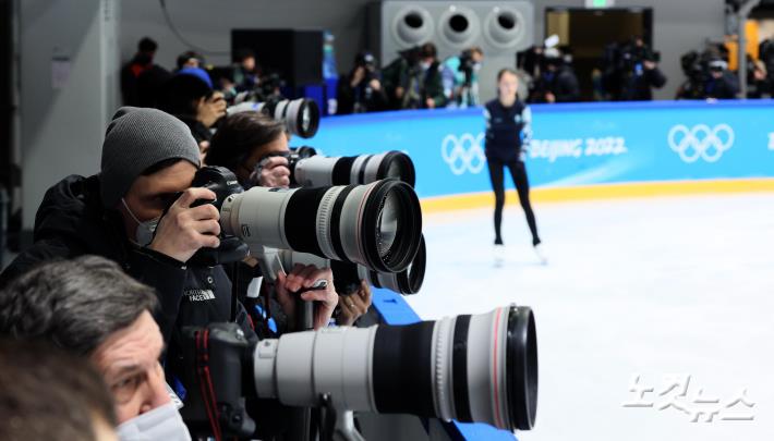 발리예바에 쏠린 관심