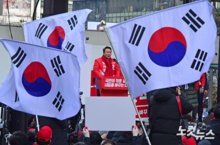 윤석열 국민의힘 대선후보가 15일 서울 청계광장에서 열린 