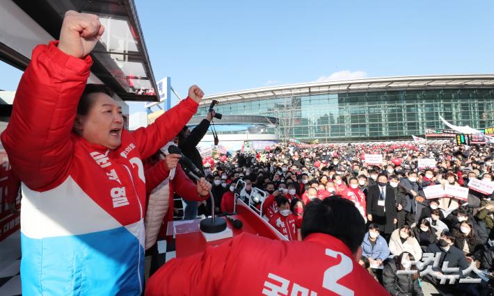 보수 텃밭 대구 찾은 윤석열