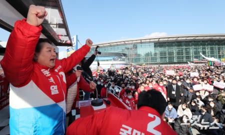보수 텃밭 대구 찾은 윤석열