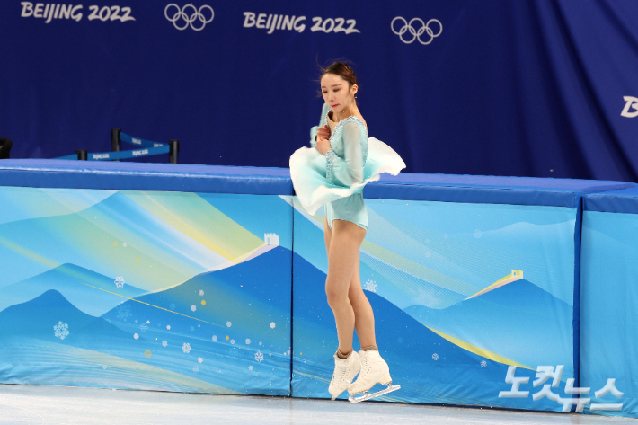 김예림이 15일 중국 베이징 캐피털 인도어 스타디움에서 열린 2022 베이징동계올림픽 피겨스케이팅 여자 싱글 쇼트프로그램 경기에서 연기를 펼치고 있다. 베이징(중국)=박종민 기자