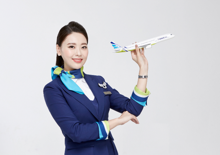 에어부산 캐빈승무원. 에어부산 제공