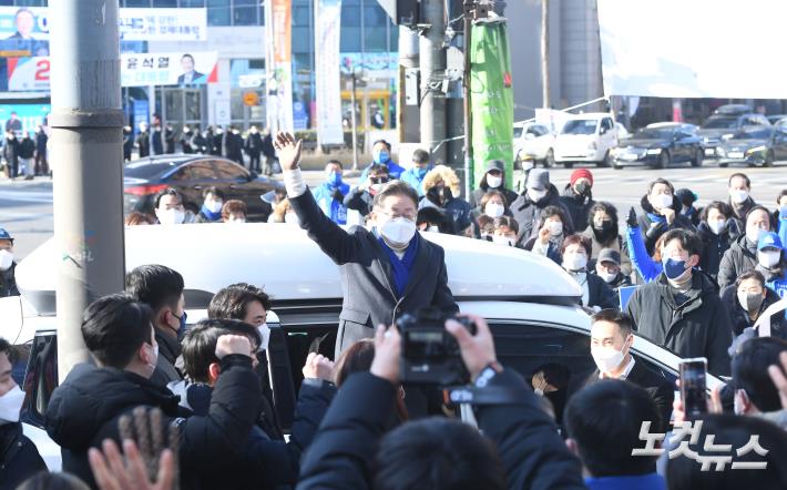 노원구 유세 현장 도착한 이재명 대선후보