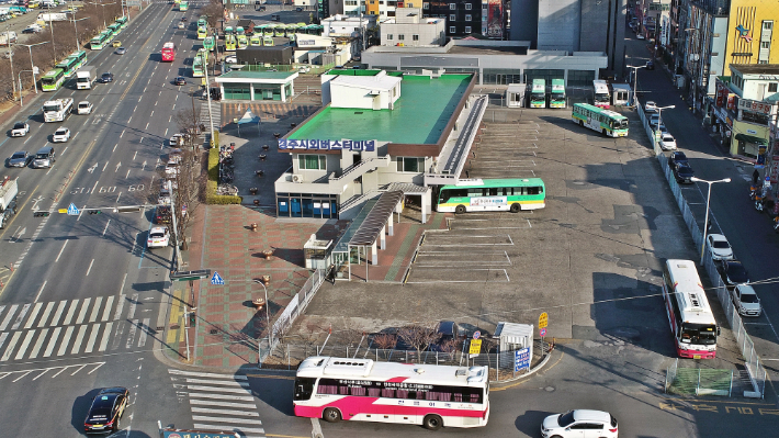 주변 시설이 낙후돼 경주의 도시이미지를 해친다는 지적을 받고 있는 경주시외버스터미널 전경. 경주시 제공