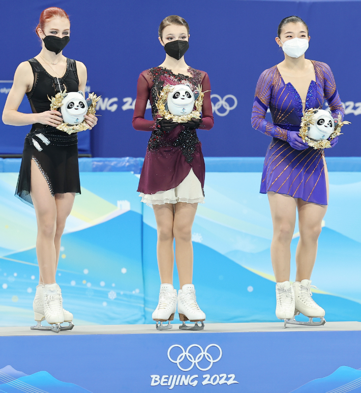 2022 베이징 동계올림픽 피겨스케이팅 여자 싱글 메달리스트. 연합뉴스