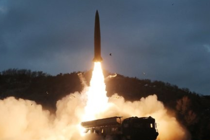 북한이 시험발사한 지대지 전술유도탄 시험발사 장면. 연합뉴스