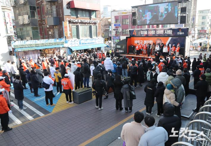 안철수 후보, 홍대 앞에서 유세 재개