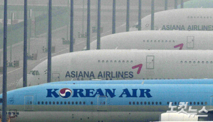 인천공항 전망대에서 바라본 대한항공, 아시아나 항공 여객기 모습. 이한형 기자