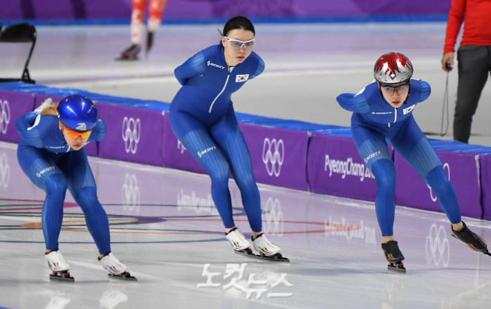 2018년 평창동계올림픽 당시 김보름(왼쪽부터), 노선영, 박지우가 훈련하는 모습. 이한형 기자