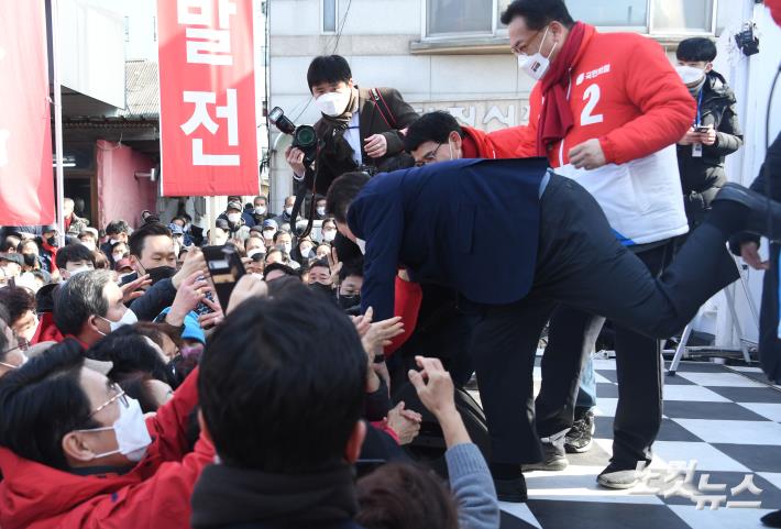 휘청이는 윤석열 후보