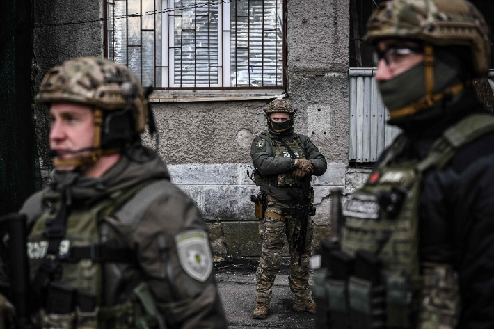 전운이 짙어진 우크라이나 모습. 우크라이나군이 우크라이나 동부를 순찰 중이다. 연합뉴스