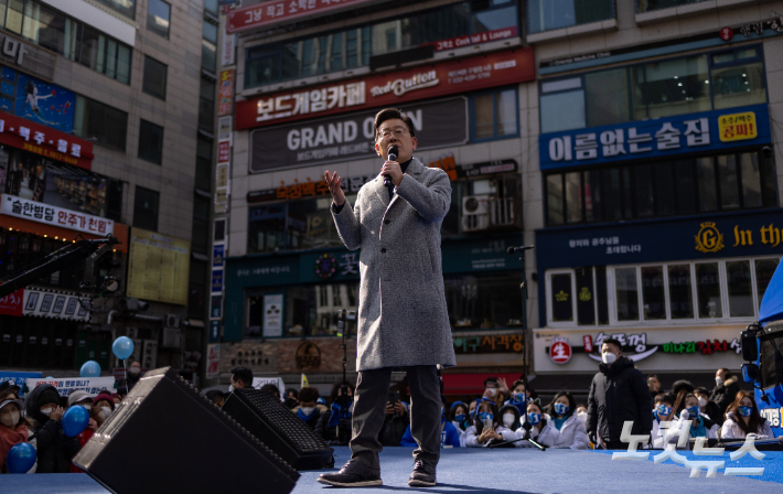 더불어민주당 이재명 대선 후보가 22일 인천 남동구 로데오거리광장에서 집중 유세를 열고 지지를 호소하고 있다. 국회사진취재단