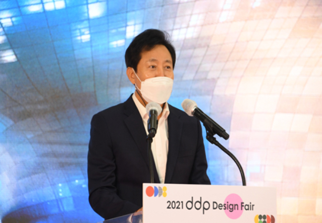 지난해 열린 'DDP 디자인페어'에서 인사말을 하는 오세훈 서울시장. 서울시 제공
