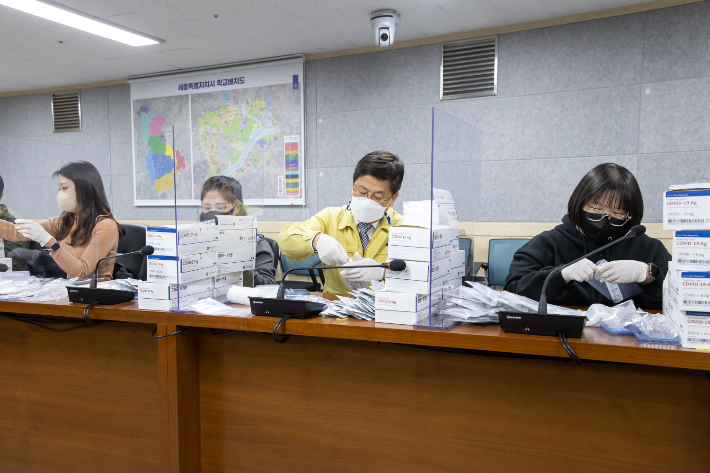 세종시교육청, 신속항원검사도구 배부 시작. 세종시 교육청 제공