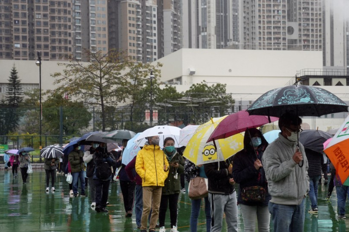 지난 22일 홍콩의 코로나19 검사 대기 줄. 연합뉴스