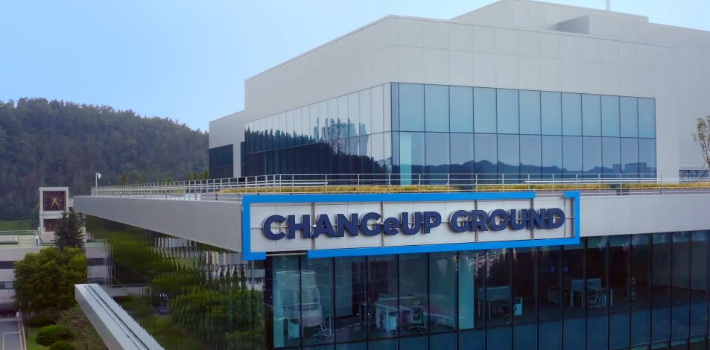 포스코가 2021년 7월 포항 포스텍 내에 개관한 '체인지업 그라운드 포항' 전경. 포스코 제공