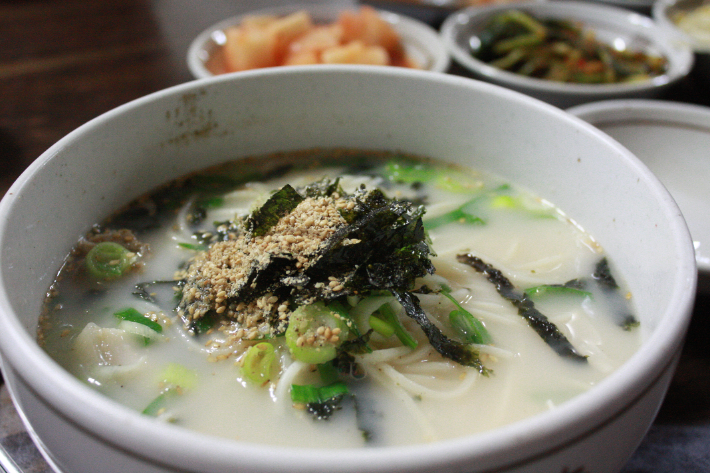 고기국수. 제주도 제공